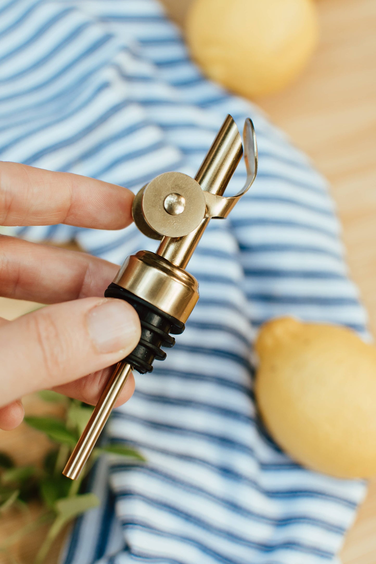Self Closing Pour Spout - Gold