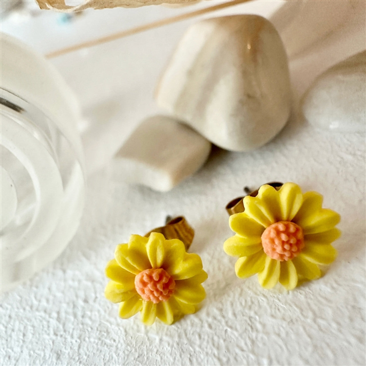 Bellis Porcelain Daisy Stud Earrings - Yellow