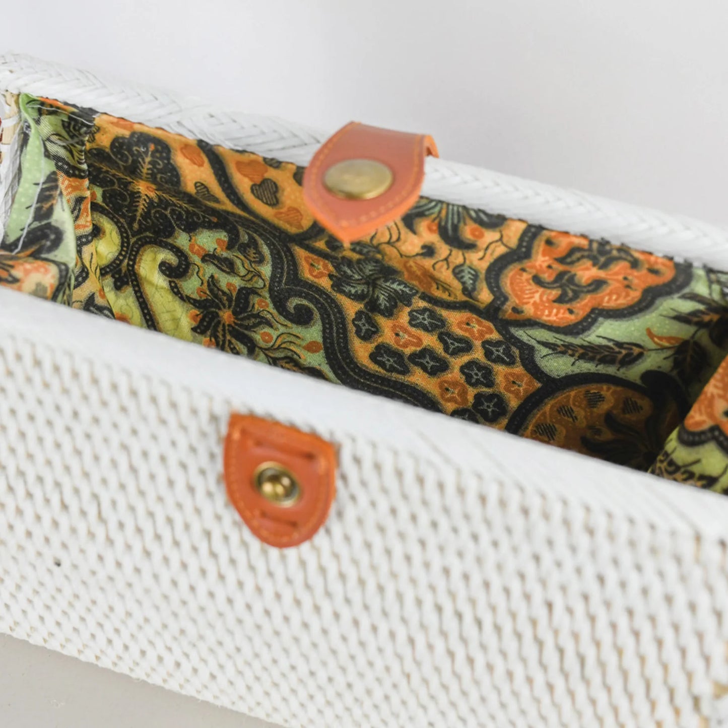 Bali Bag - Crossbody Top Clasp - White