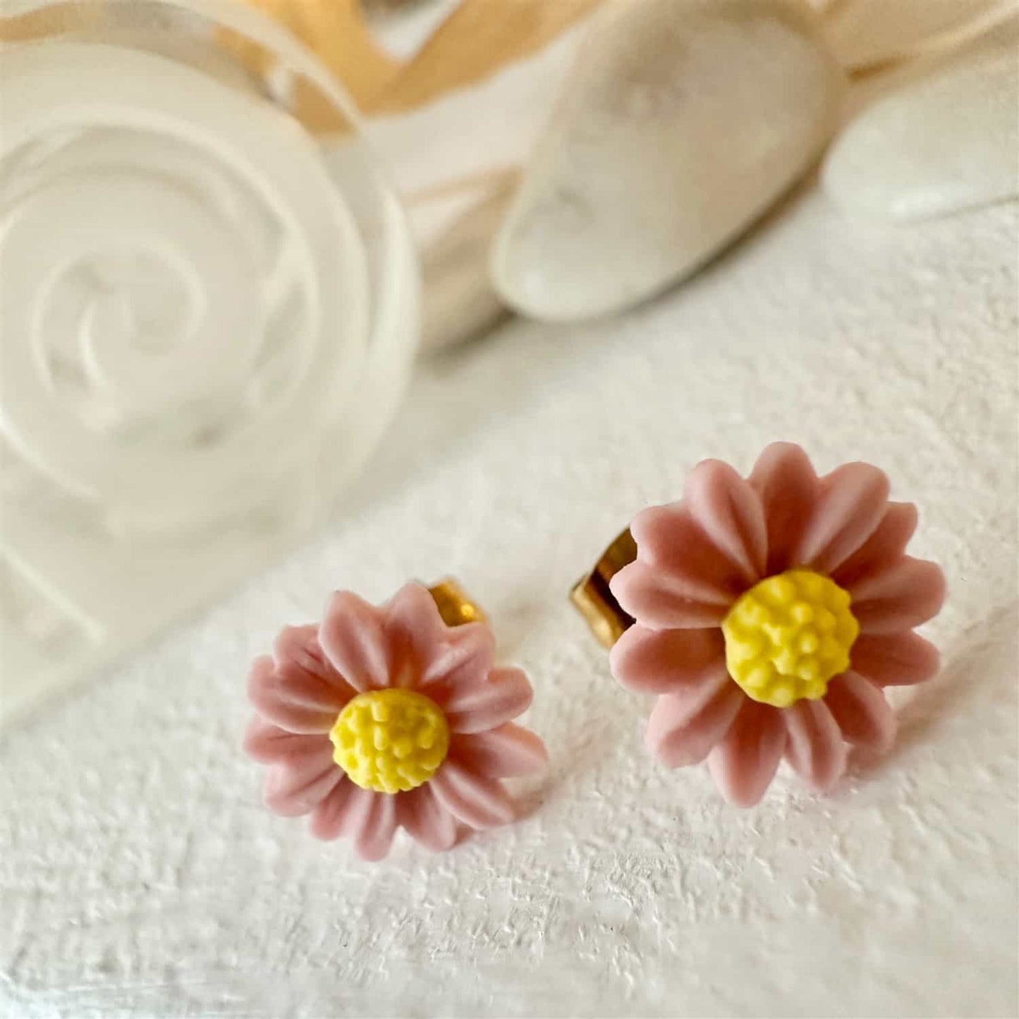 Bellis Porcelain Daisy Stud Earrings - Pink