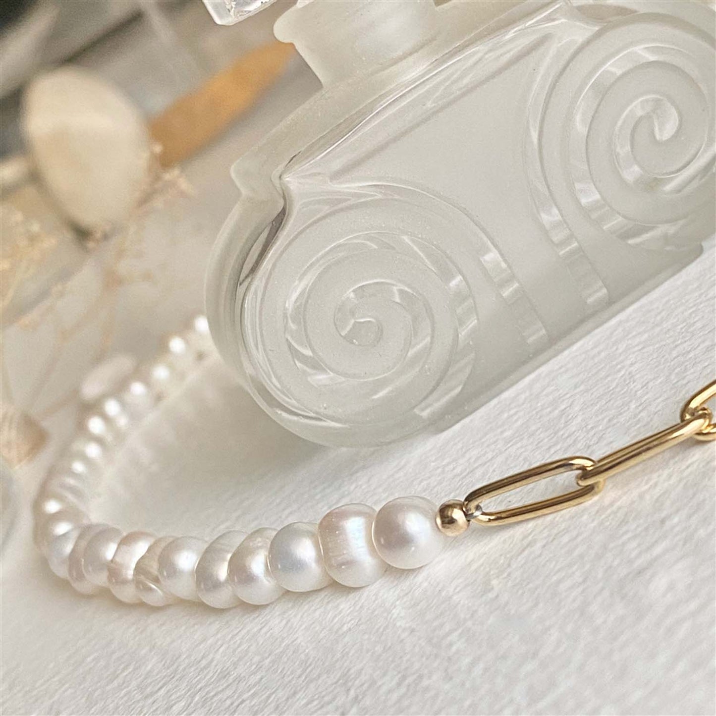 Champs Élysées Freshwater Pearl and Gold Paperclip Chain Necklace