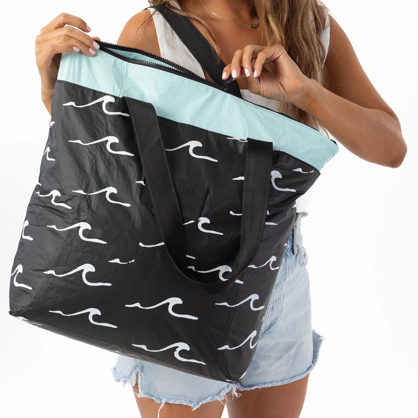 Seaside Day Tripper - White on Black