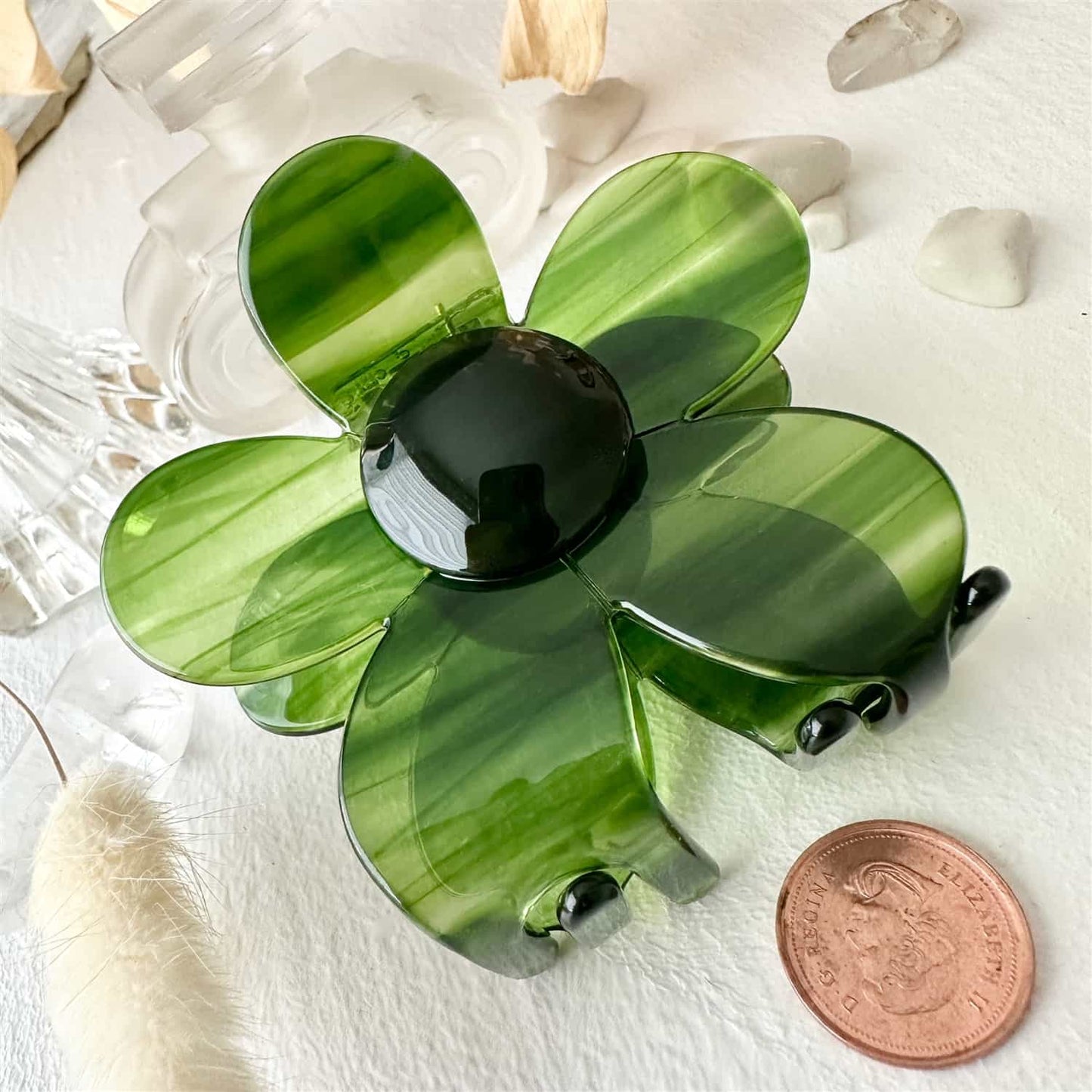 Flower Power Acrylic Hair Claw - Green