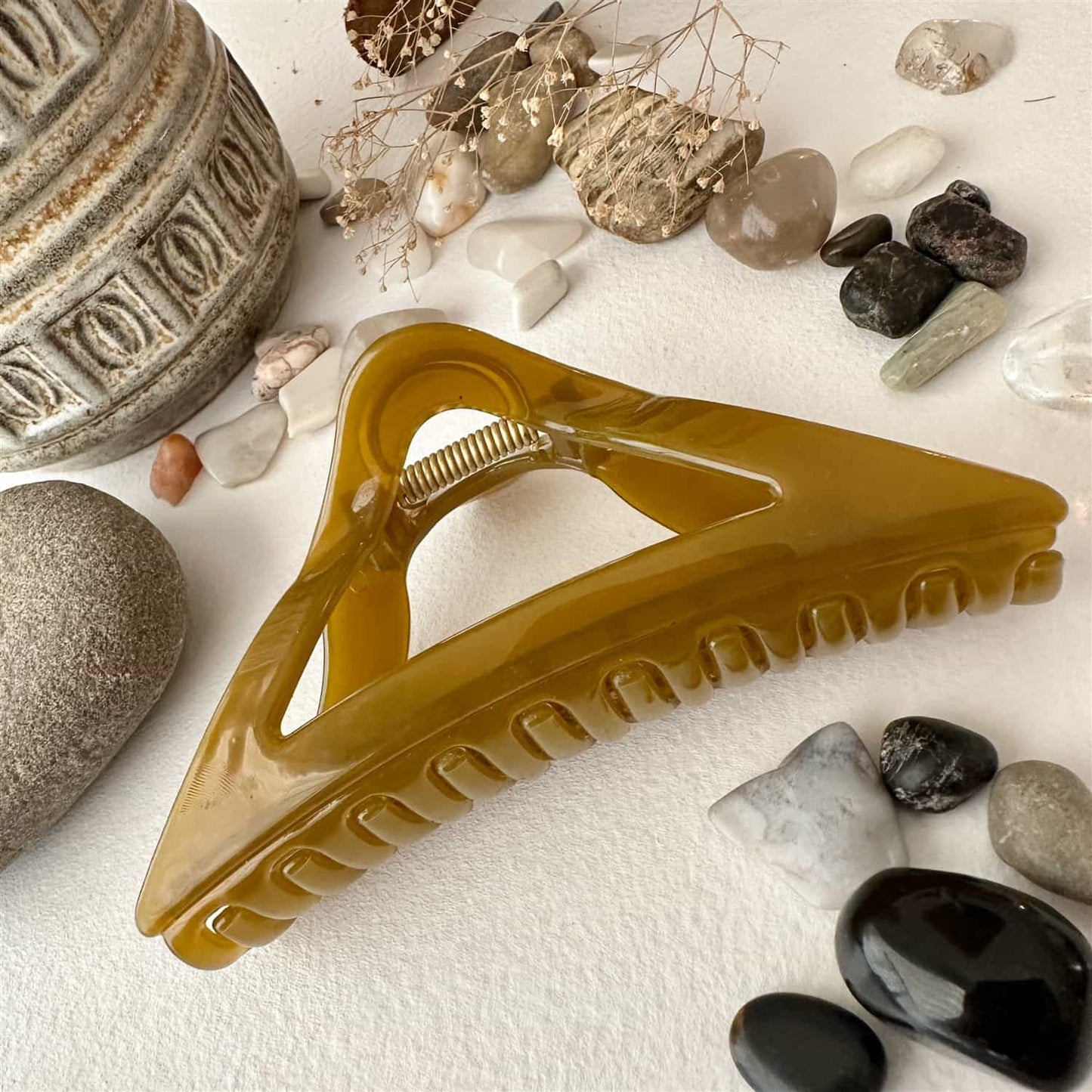 Gilot - Hollow Triangle Hair Claw in Caramel