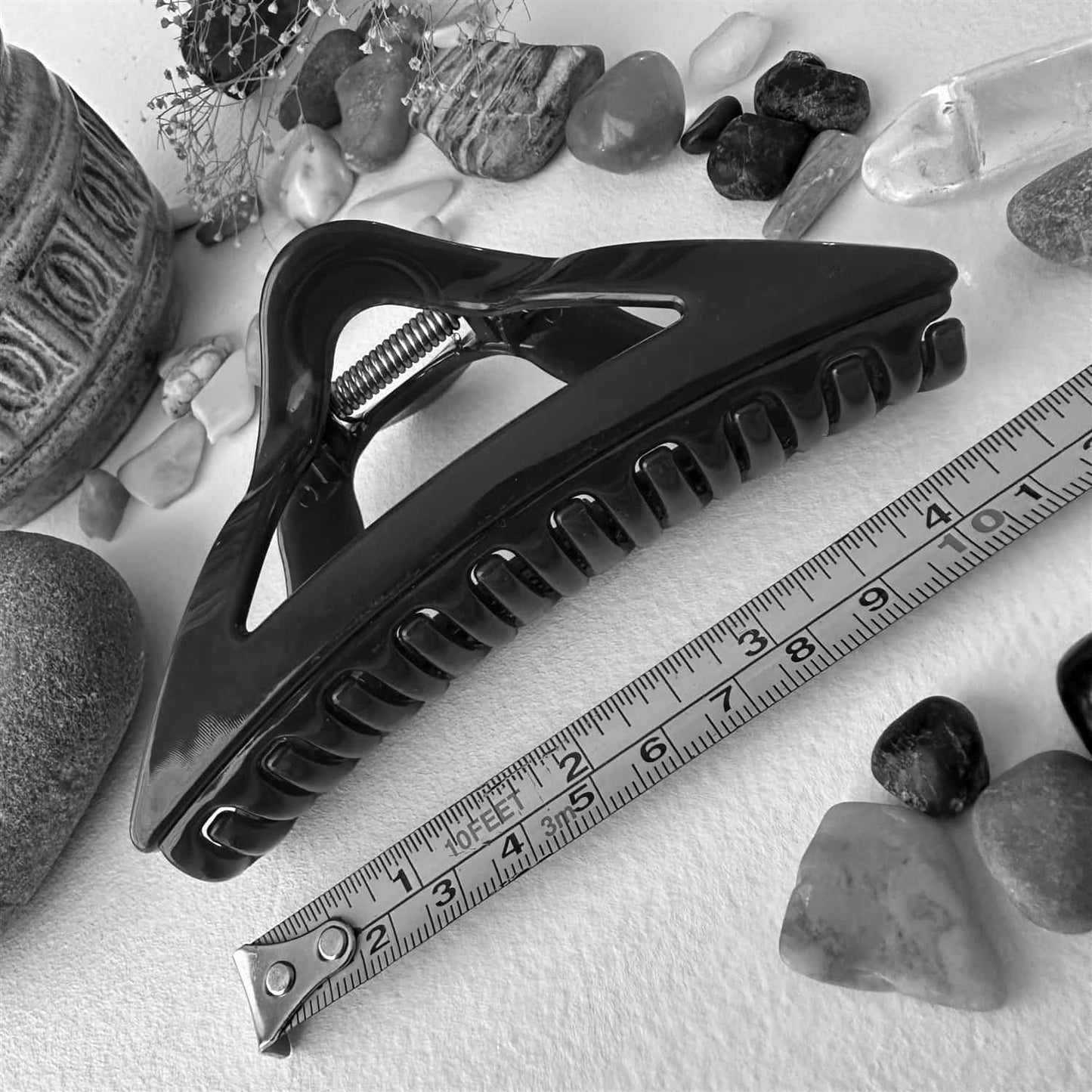Gilot - Hollow Triangle Hair Claw in Caramel