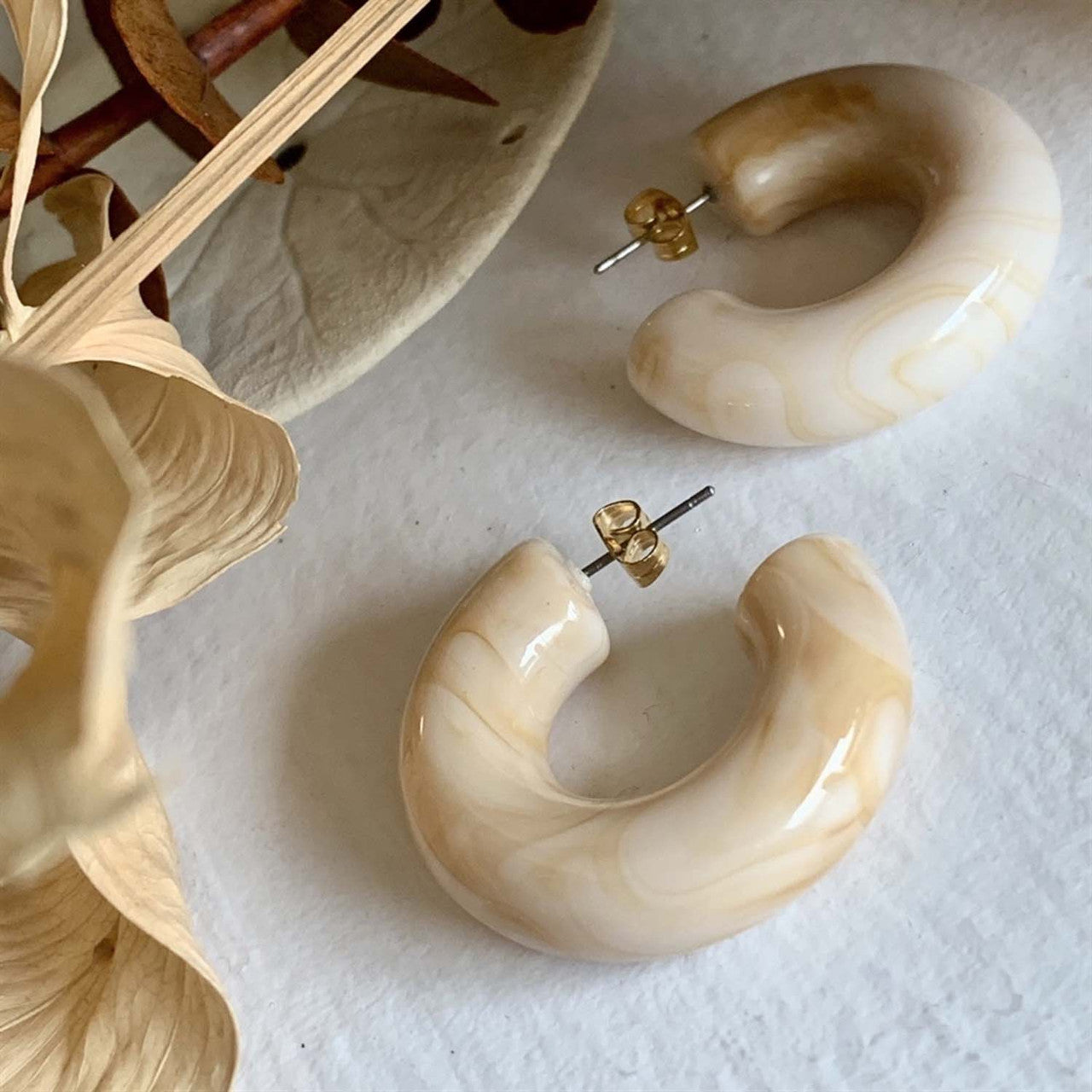 Jean - 35mm Acetate Hoop Earrings in Brulee