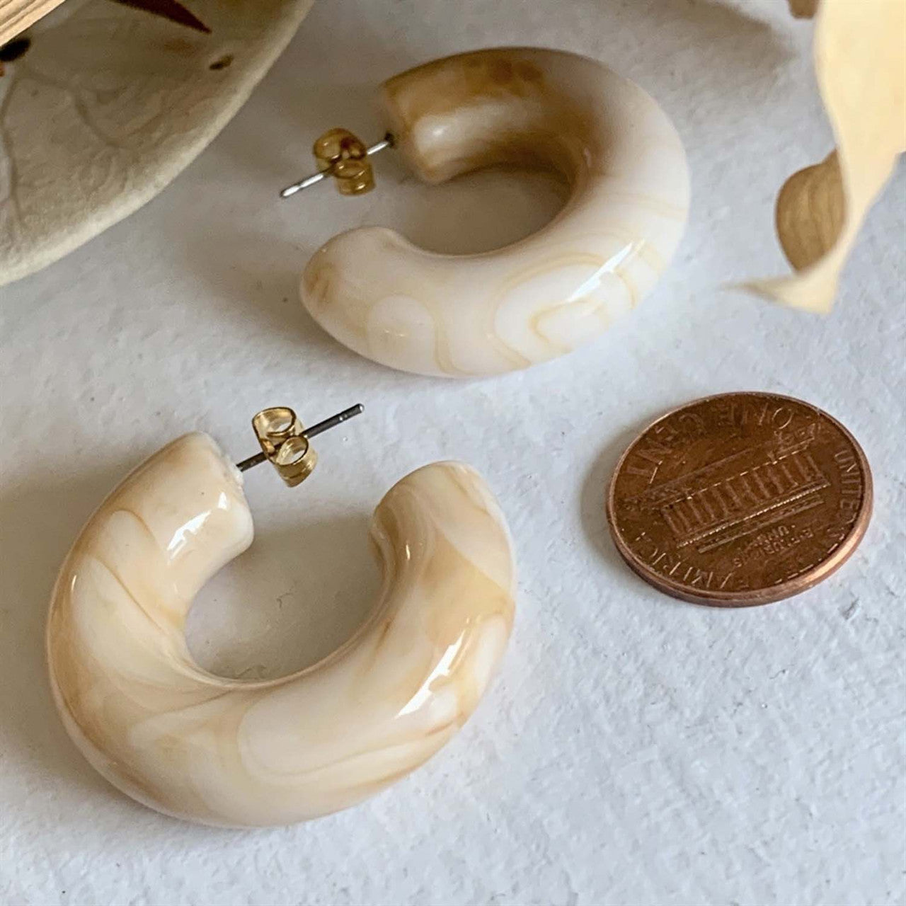 Jean - 35mm Acetate Hoop Earrings in Brulee