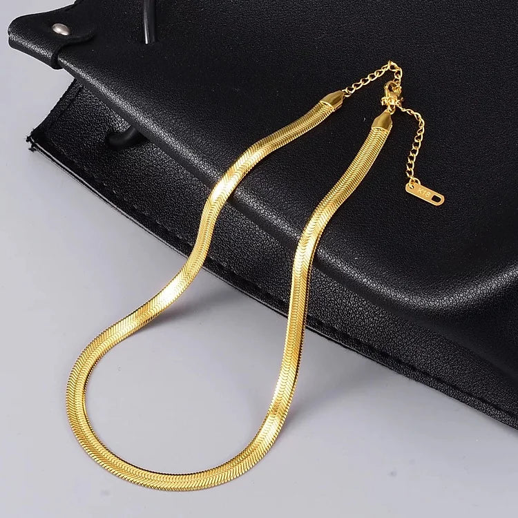 The Kristin Choker