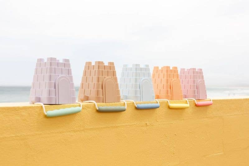 Clovelly castle bucket - new silicone castle-shaped bucket