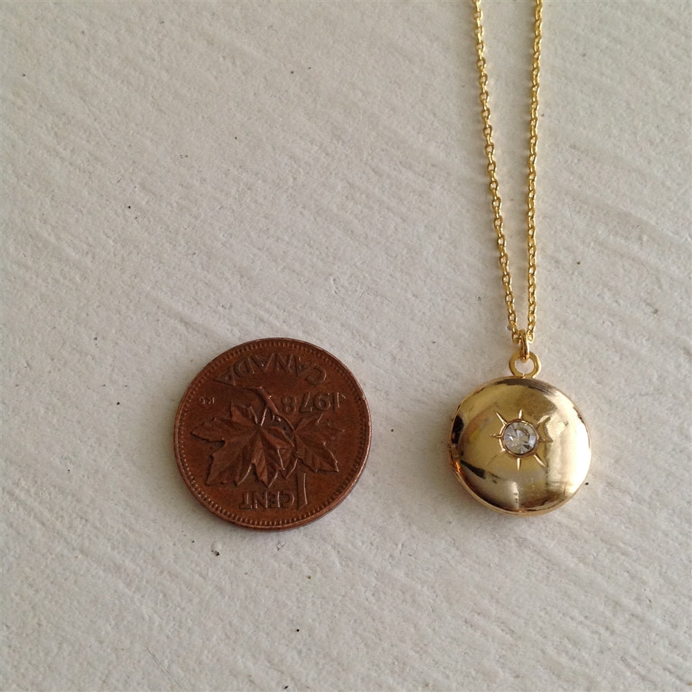 Antares Round Rhinestone Locket Necklace In Gold