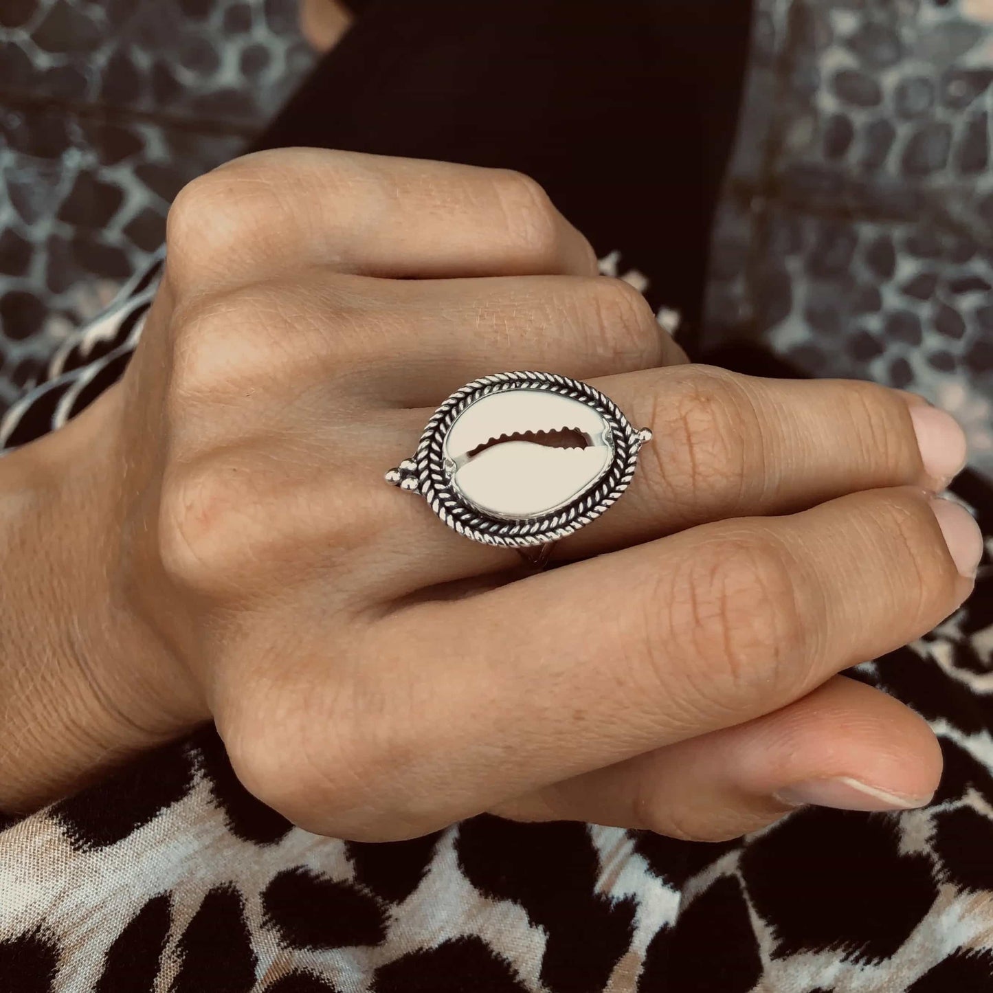 Big cowrie shell ring with silver pearls
