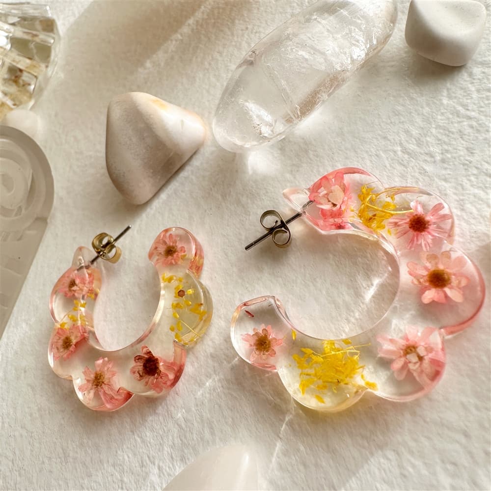 Maypole 36mm Acetate Hoop Earrings with Real Dried Flowers