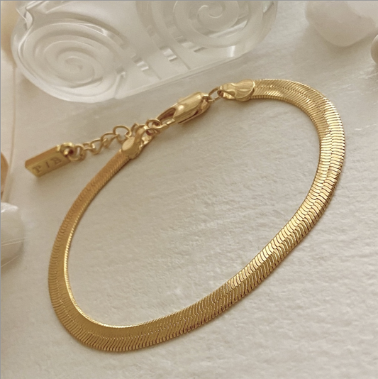 Nirah Snake Chain Bracelet in Gold