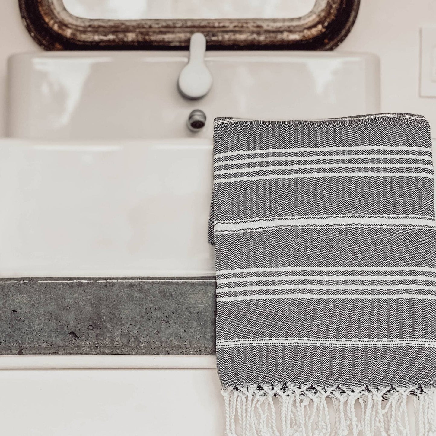 Sultan Hand Towel - Black