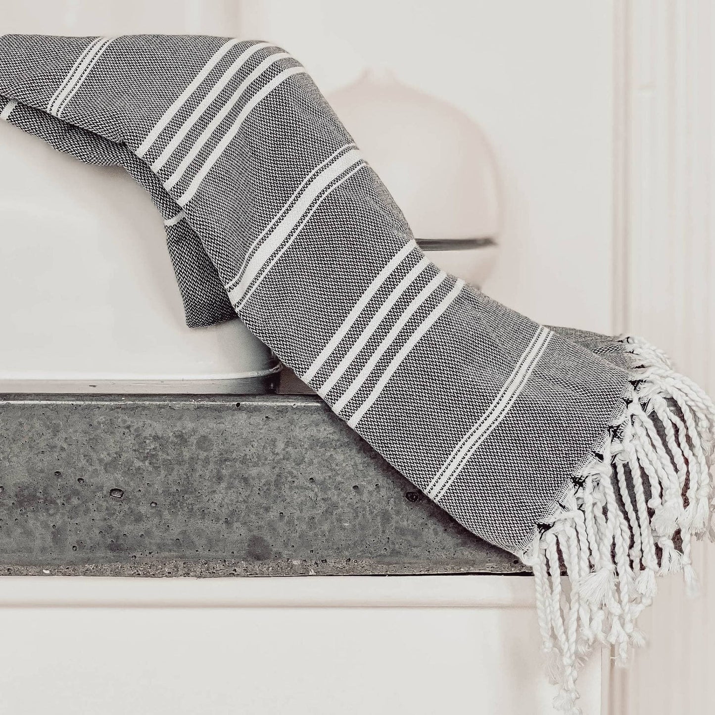 Sultan Hand Towel - Black