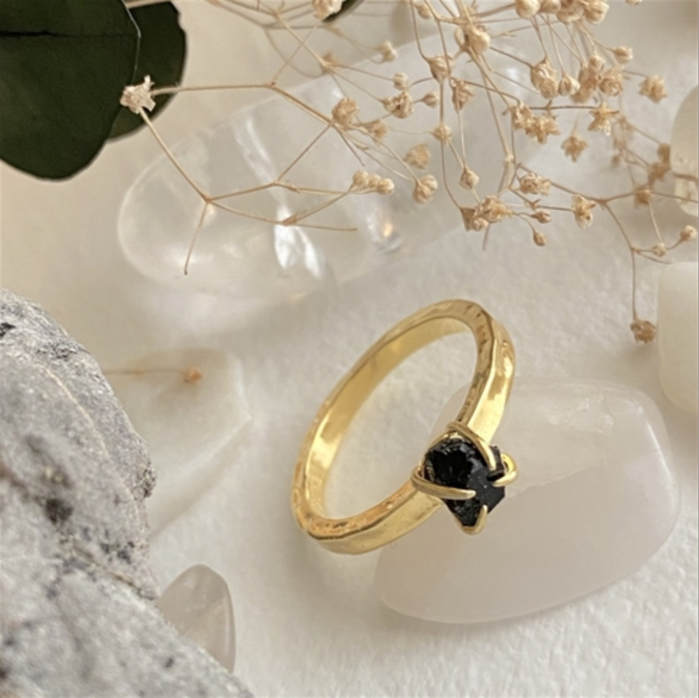 Vanessa Raw Black Crystal With Hammered Band Ring in Gold Vermeil