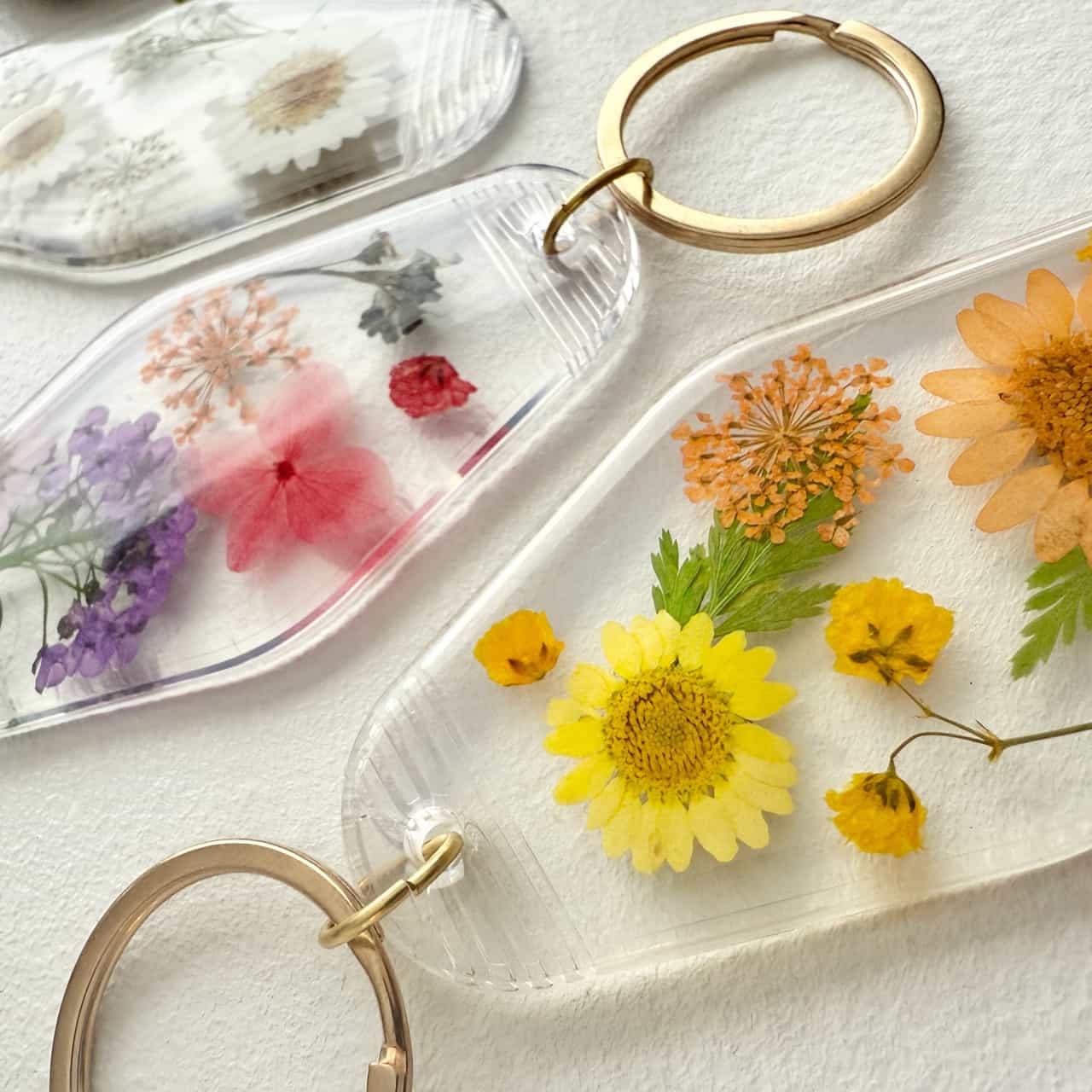 Ashbury Pressed Flowers Keychain - White