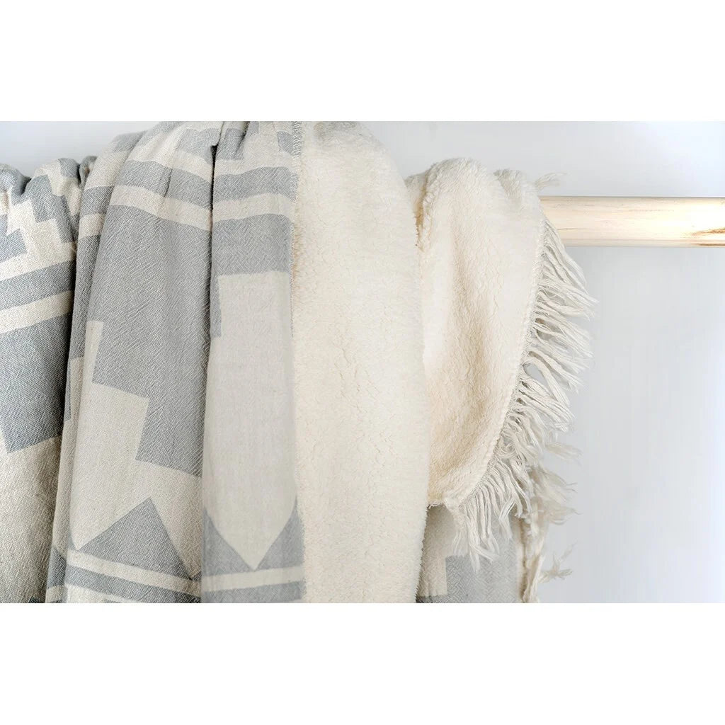 Atzi Fleece Lined Throw - Light Grey