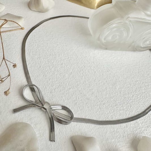 Florian Snake Chain Choker Necklace with Bow in Silver