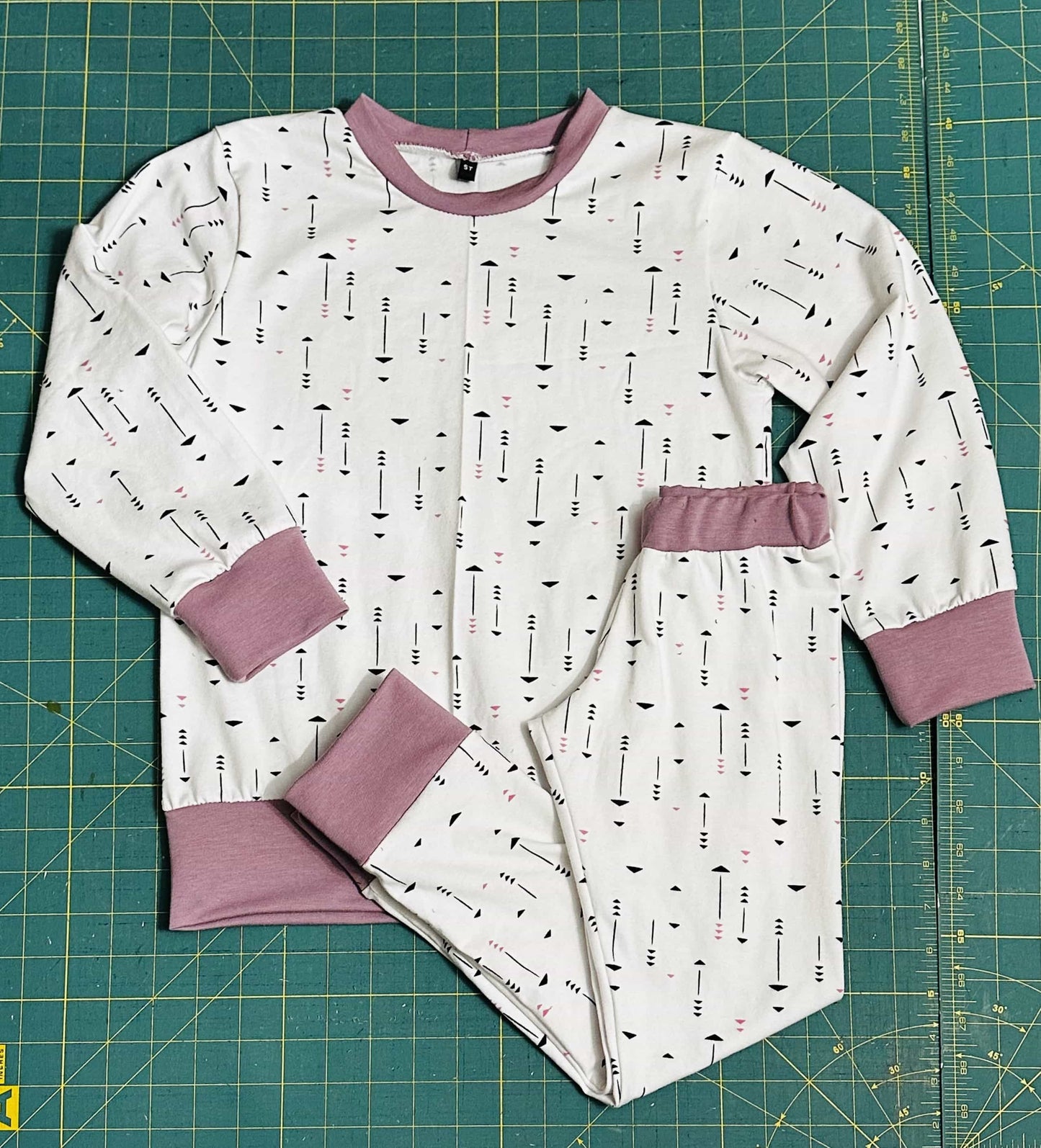 Kids Crewneck and Baggy Pants - Lilac with Arrows
