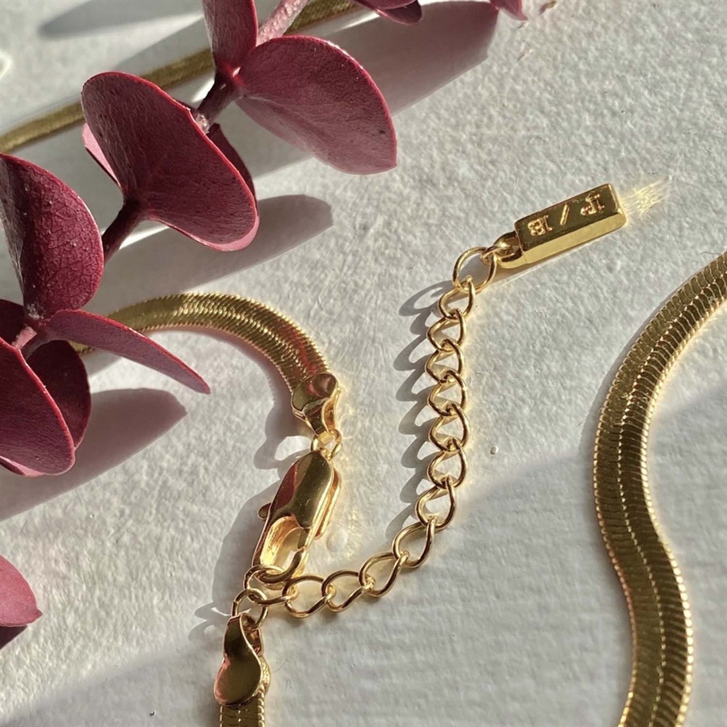 Nirah Snake Chain Necklace In Gold