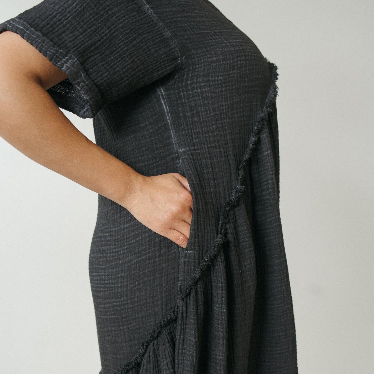 Crinkle Ruffled V Dress - Black