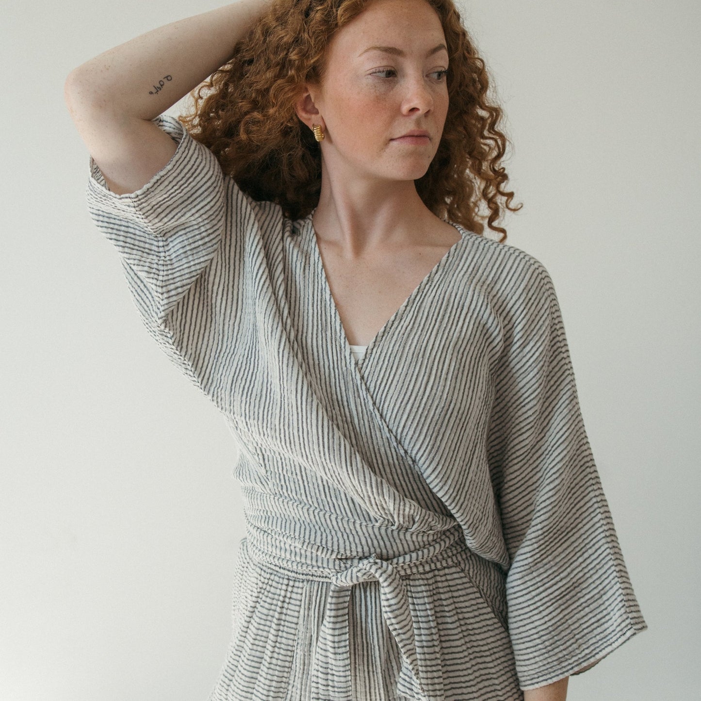 Striped Crinkle Balloon Sleeve Top - Charcoal