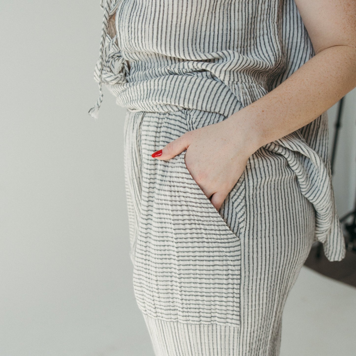 Striped Crinkle Pocketed Pant - Charcoal