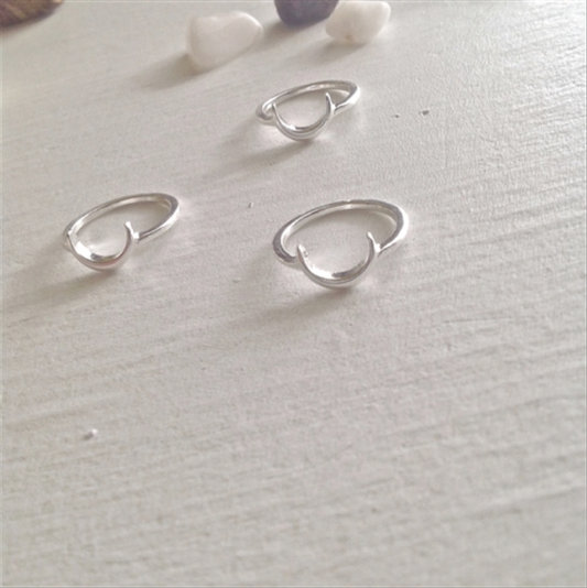 Hanwi Crescent Horn Ring in Silver