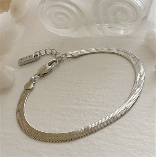 Nirah Snake Chain Bracelet in Silver