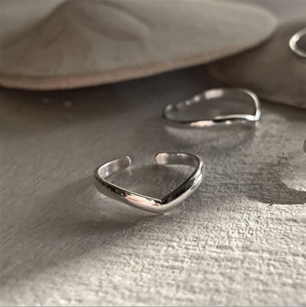 Patton Sterling Silver Chevron Toe Ring